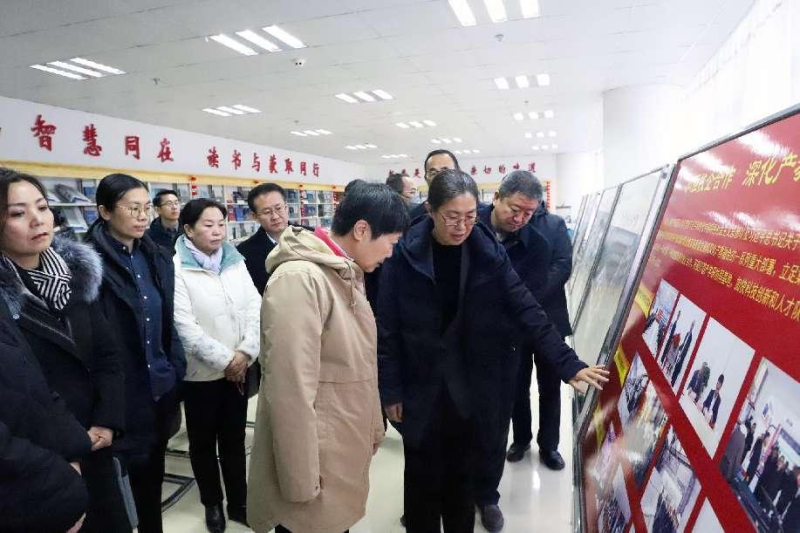 省政协副主席王绚一行 莅临省热博RB88集团进行工作调研