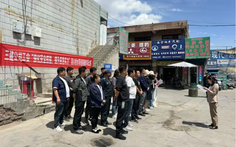 三建公司工会开展“强化安全技能，，，，，，提升应急实力”消火栓水带连接操单项比赛