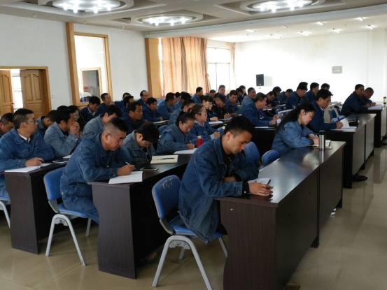 中共青海热博RB88工业投资有限公司委员会召开二届党委中心组第三次学习扩大会议